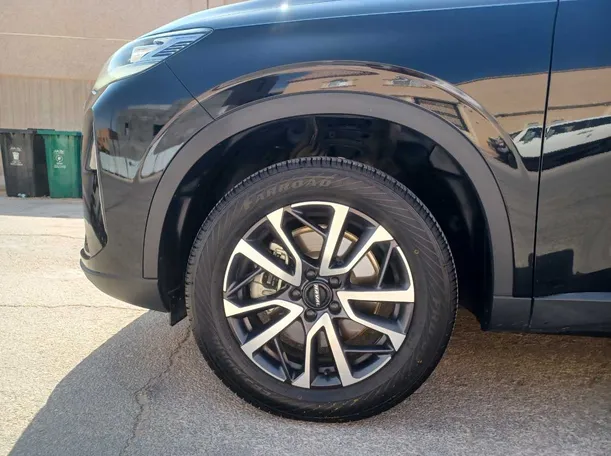 Car image 9
