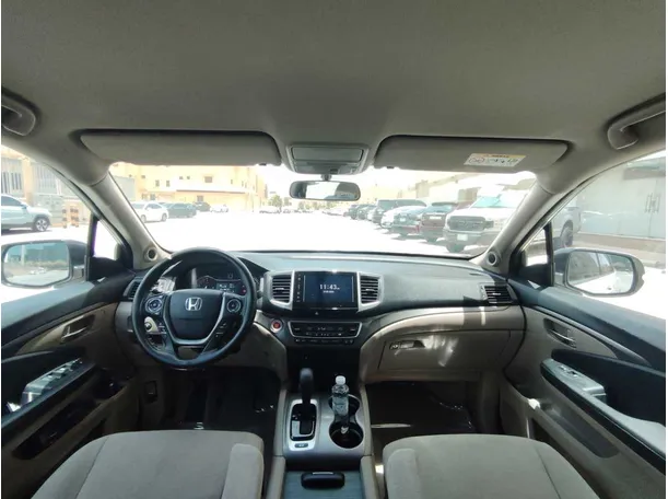 Car image 17