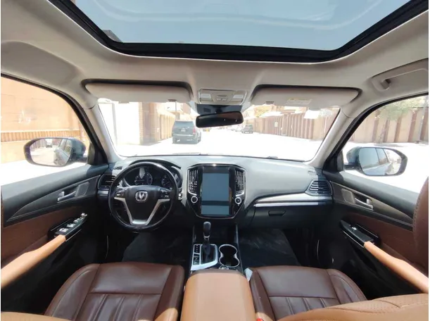 Car image 19