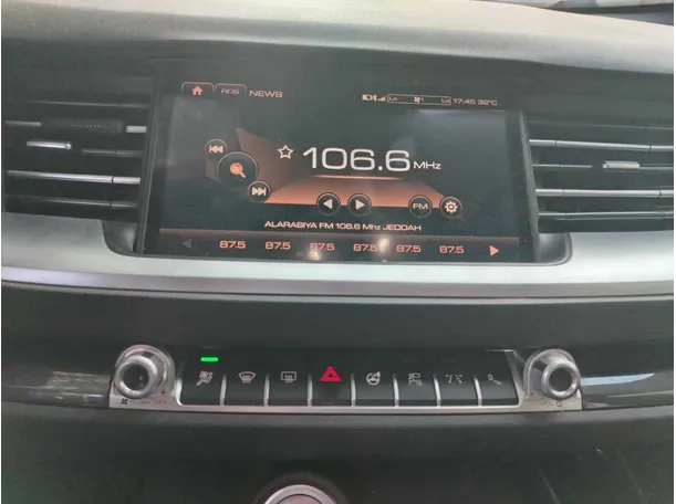 Car image 29
