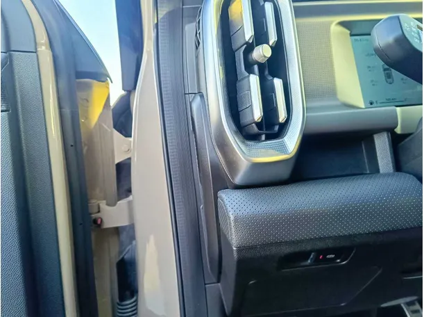 Car image 33