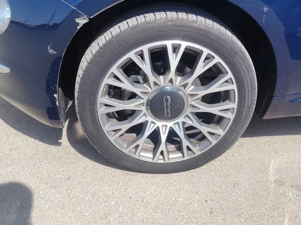 Car image 10