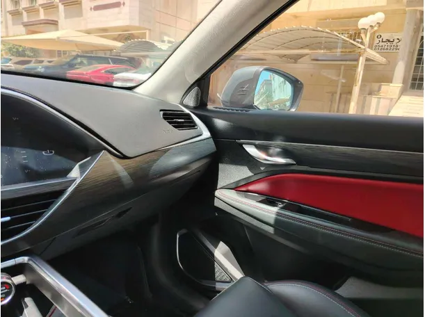 Car image 35