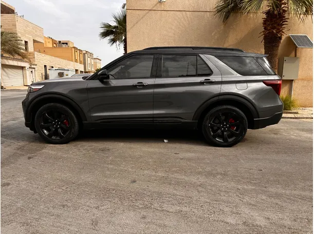 Car image 8