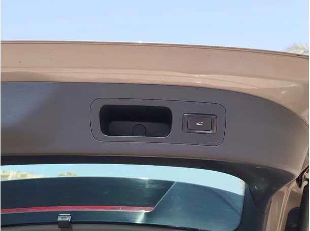 Car image 33