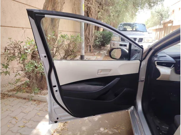 Car image 11
