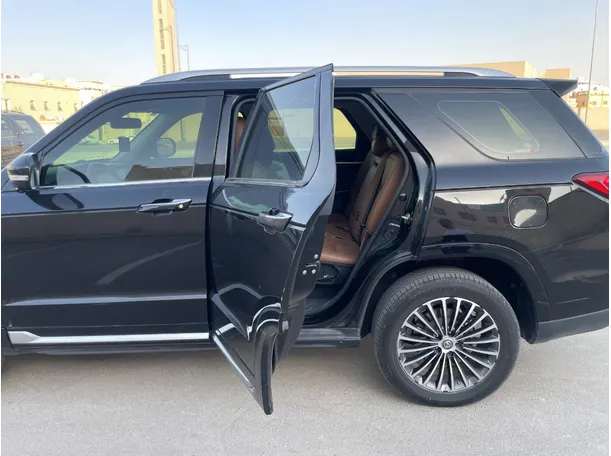 Car image 15