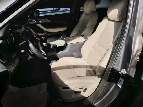 Car image 16