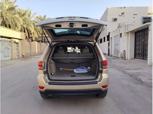 Car image 24