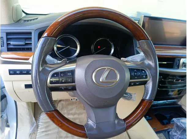 Car image 24