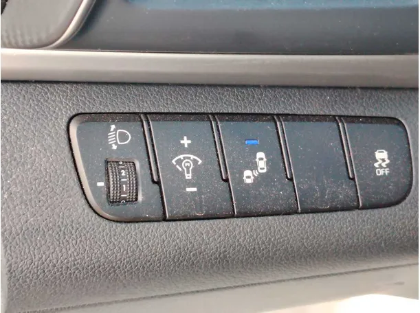 Car image 27