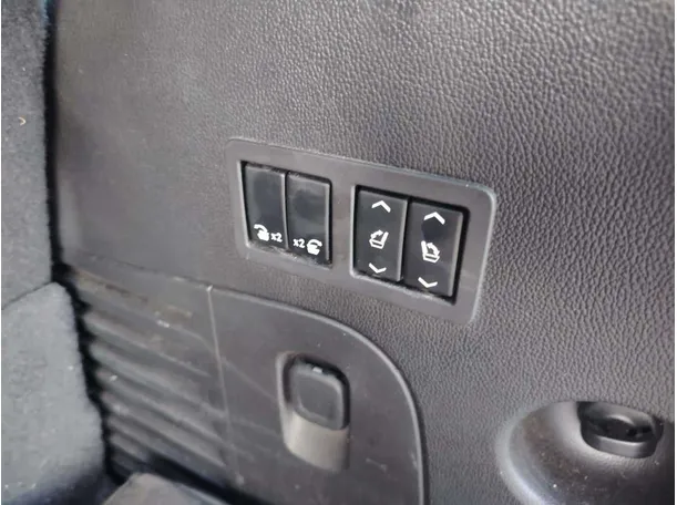 Car image 35