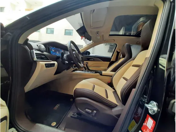 Car image 12