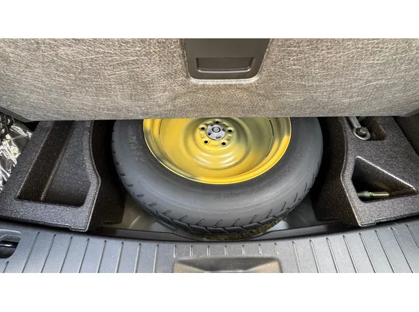 Car image 26