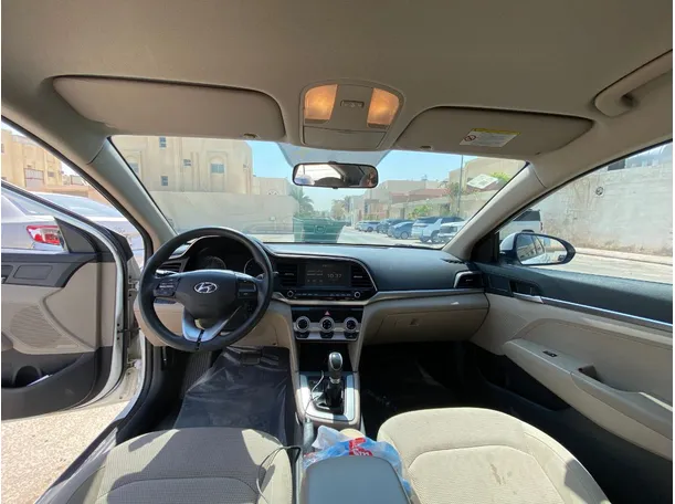 Car image 14