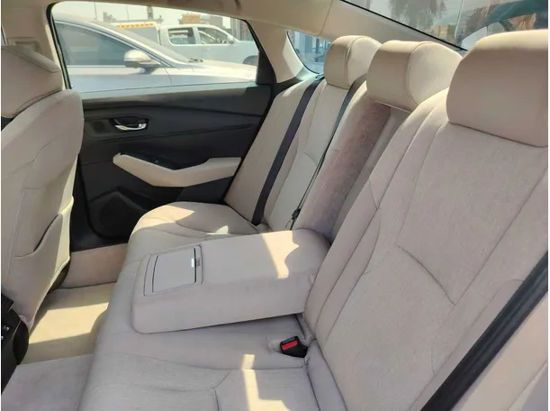 Car image 19
