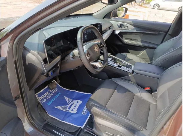 Car image 11