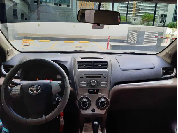 Car image 14