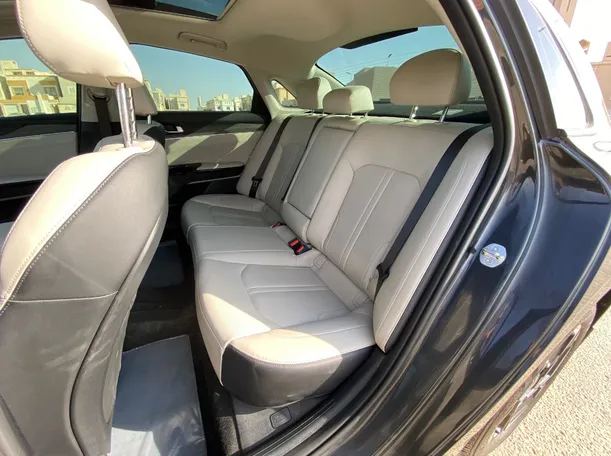 Car image 13