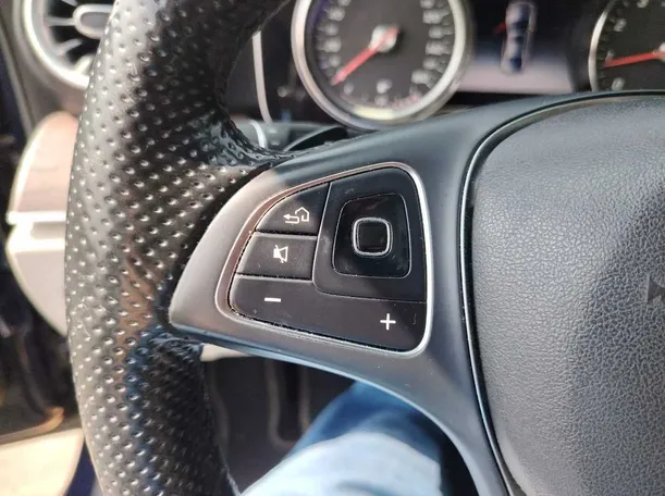 Car image 38