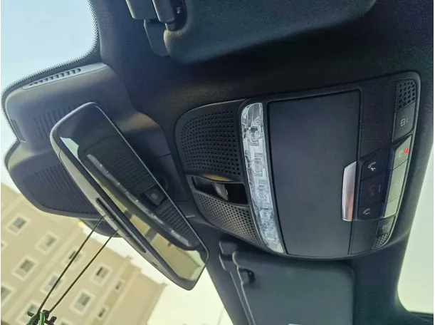 Car image 32