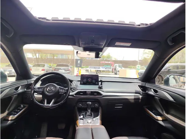 Car image 18