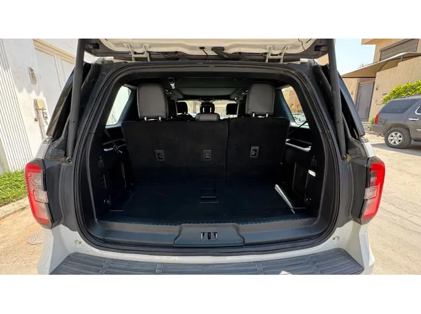 Car image 23