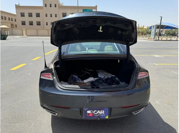 Car image 20