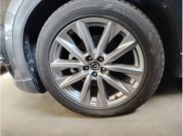 Car image 9