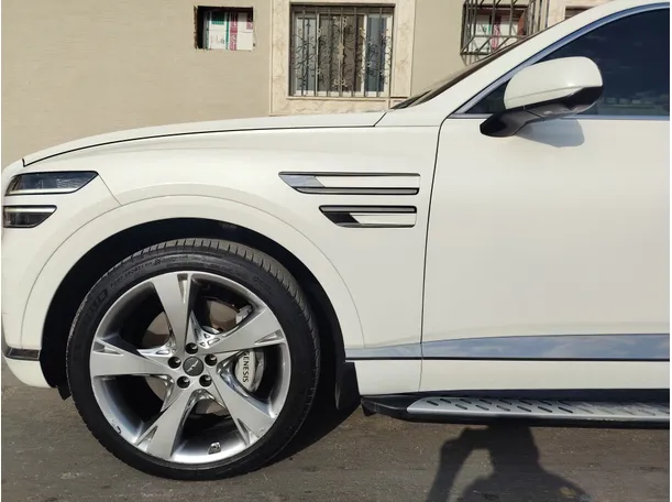 Car image 8