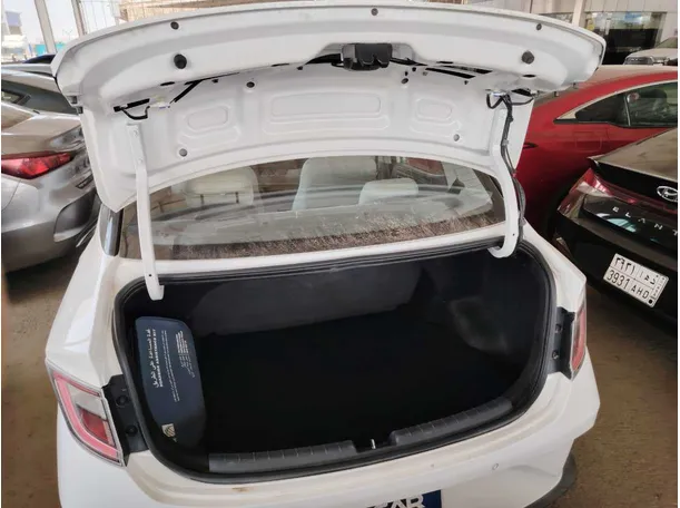 Car image 24