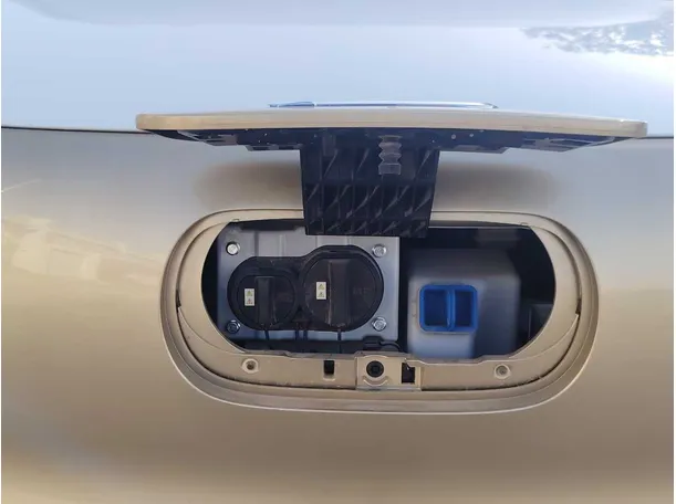 Car image 26