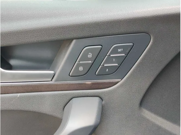 Car image 34