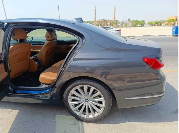 Car image 17