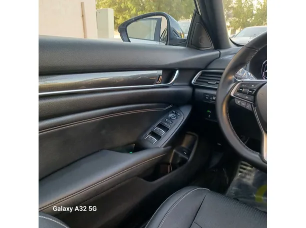 Car image 25
