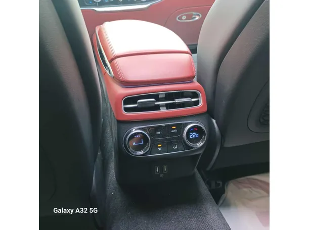 Car image 27