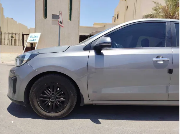 Car image 9