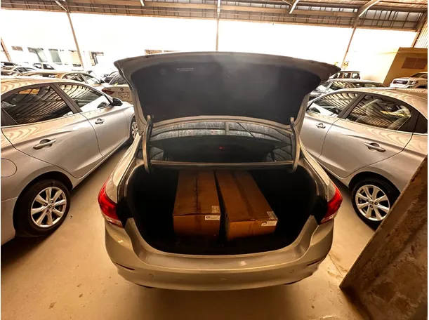 Car image 19
