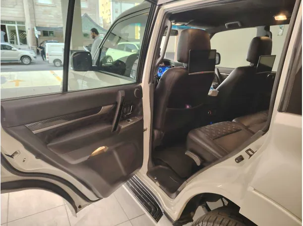 Car image 18