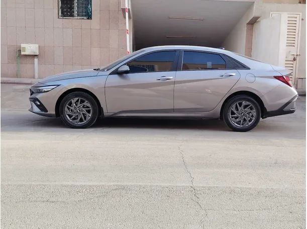 Car image 8