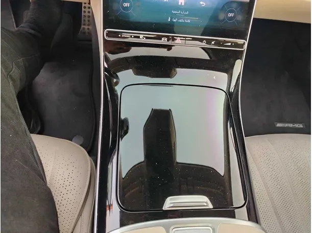 Car image 24