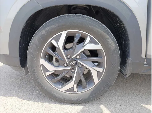 Car image 9