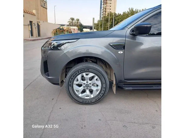 Car image 8