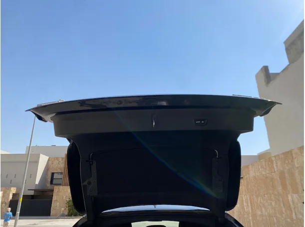 Car image 21