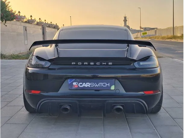 Car image 14