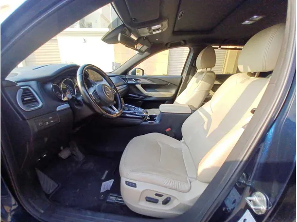 Car image 10