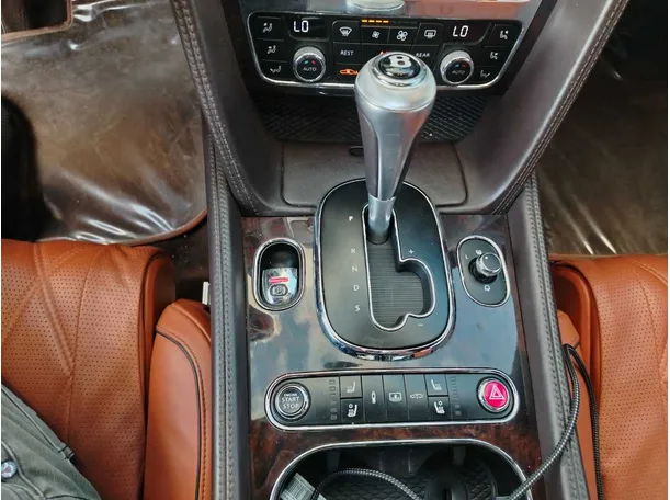 Car image 23