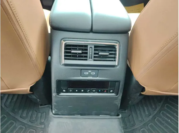 Car image 33