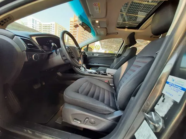 Car image 12