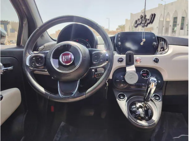 Car image 19